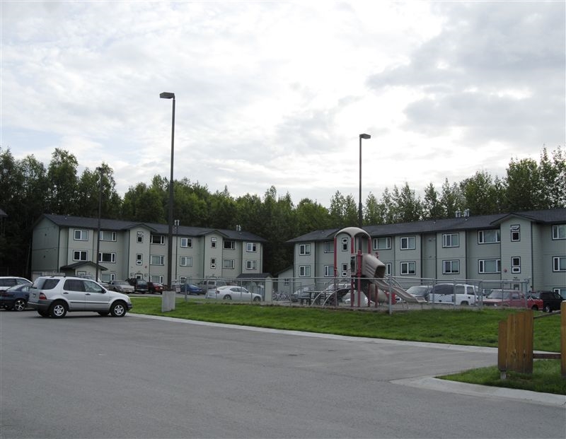 Alpine Terrace in Anchorage, AK - Foto de edificio