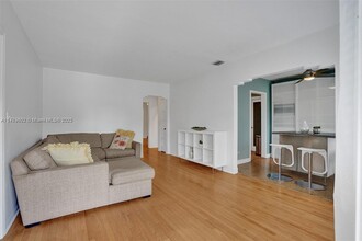 2462 SW 22nd Terrace in Miami, FL - Building Photo - Building Photo