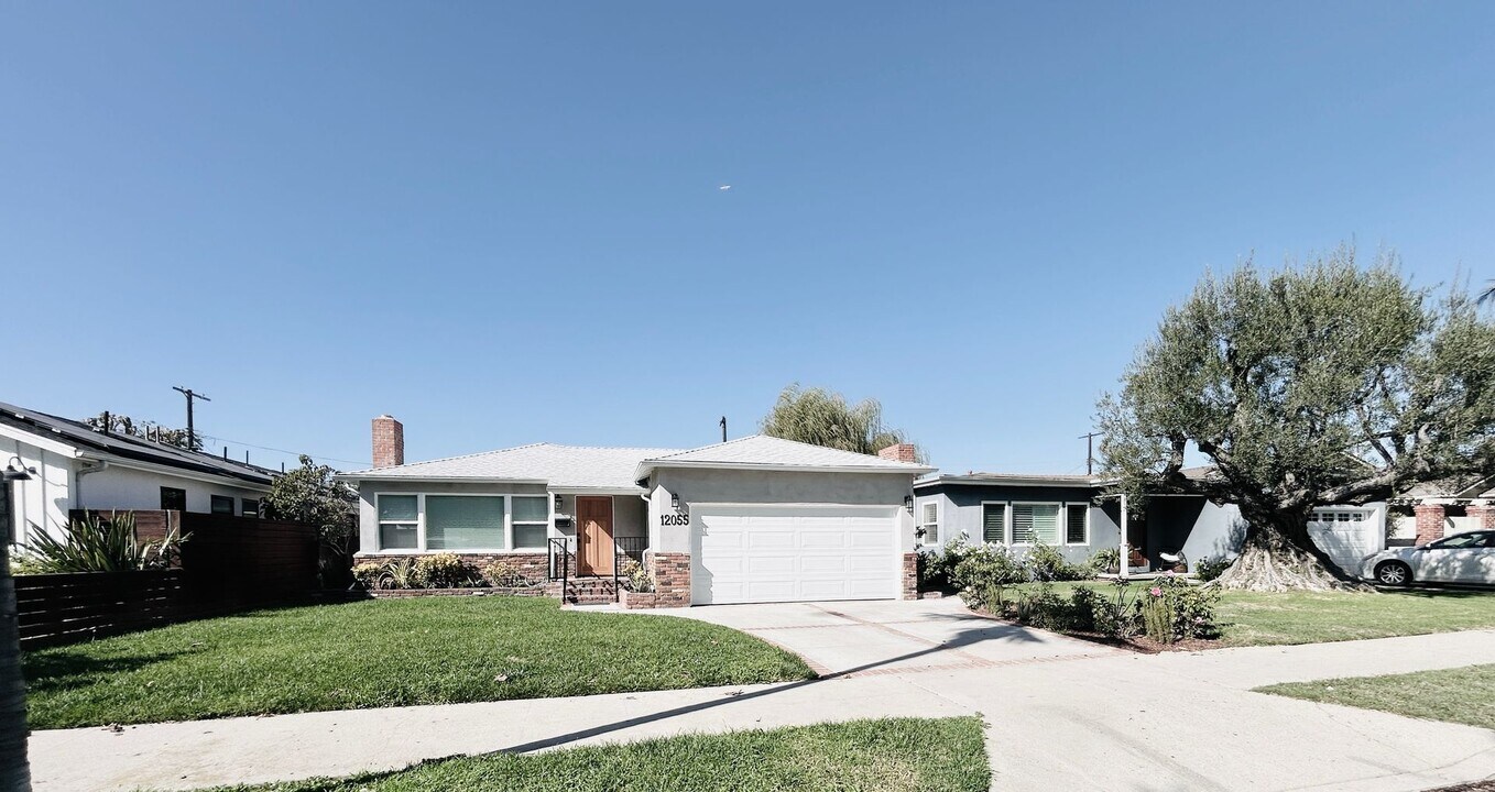 12055 Lucile St in Culver City, CA - Building Photo