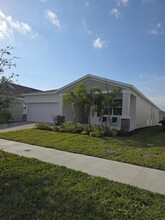 1904 Flourish Ave in Kissimmee, FL - Foto de edificio - Building Photo