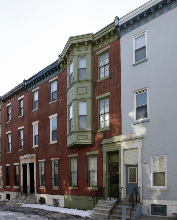 1734 Mount Vernon St in Philadelphia, PA - Building Photo