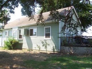 7002 E Kettleman Lane in Lodi, CA - Foto de edificio