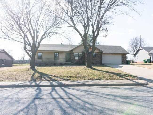 property at 1902 Thrush St