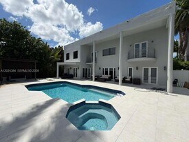 10462 NW 130th St in Hialeah Gardens, FL - Building Photo