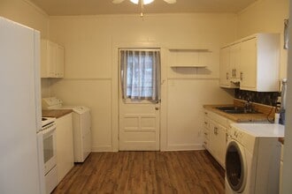 94 E French Broad St in Brevard, NC - Building Photo - Building Photo
