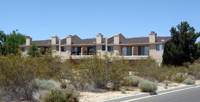 16462 Kalo Rd in Apple Valley, CA - Foto de edificio - Building Photo