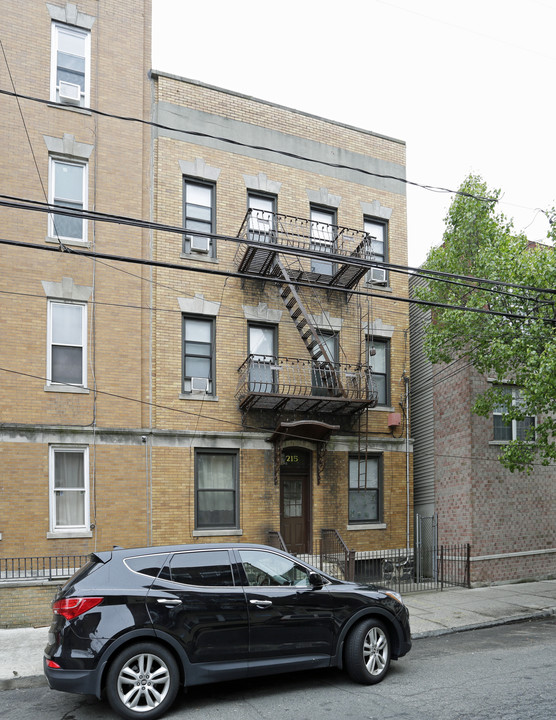 215 64th St in West New York, NJ - Building Photo