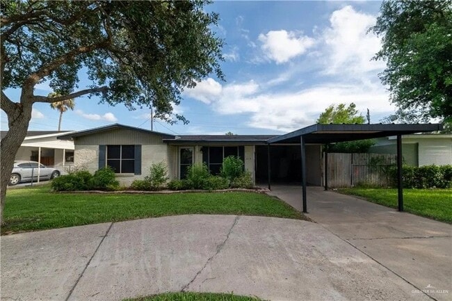 210 E Hurst St in Harlingen, TX - Building Photo - Building Photo