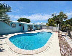 101 SE 14th Pl in Deerfield Beach, FL - Building Photo - Building Photo