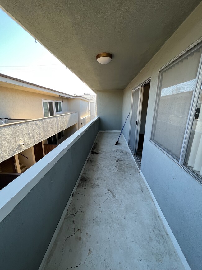 2121 Stewart St, Unit 2 in Santa Monica, CA - Building Photo - Building Photo