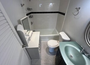 119 Beacon St, Unit 1R in Boston, MA - Building Photo - Building Photo