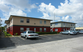 Magnolia Square in West Palm Beach, FL - Building Photo - Building Photo