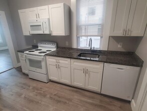 738 Washington St, Unit 11 in Norwood, MA - Foto de edificio - Building Photo