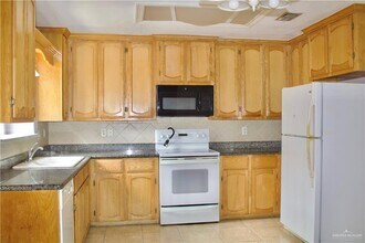 12 West Dr in Edinburg, TX - Building Photo - Building Photo