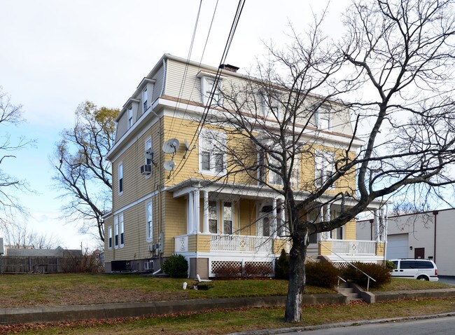 100 Farmington Ave in Providence, RI - Foto de edificio - Building Photo