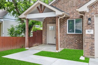917 E Maddox Ave in Fort Worth, TX - Building Photo - Building Photo