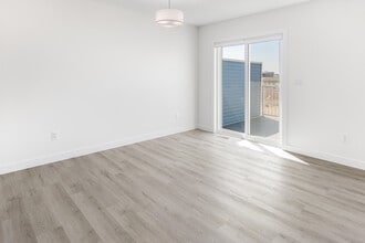 1447 Cherniak Way SW in Edmonton, AB - Building Photo - Building Photo