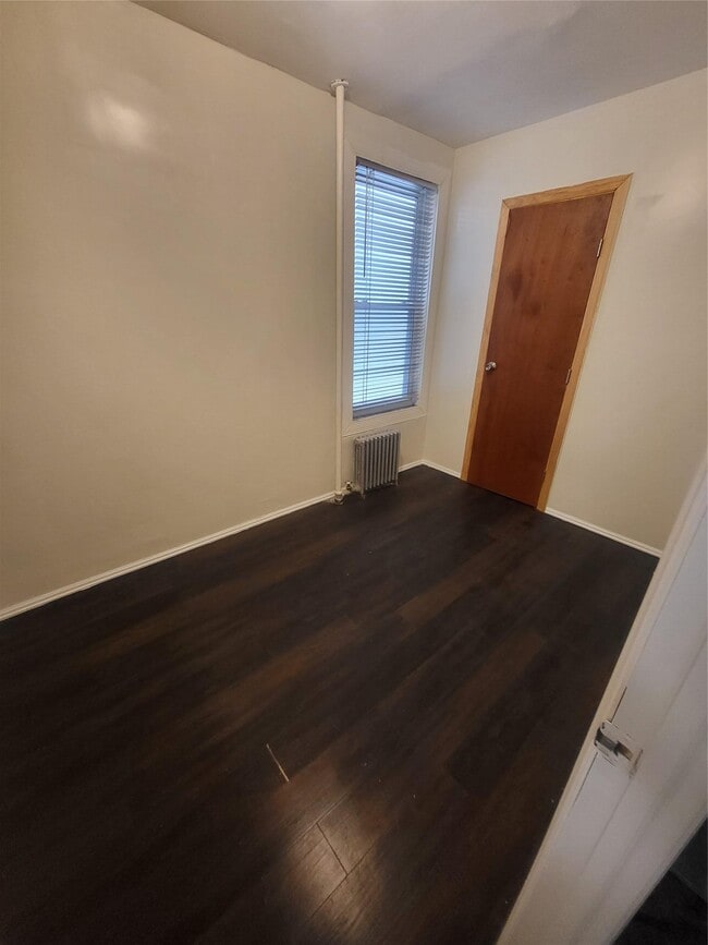 30-35-3049 49th St in Queens, NY - Building Photo - Building Photo