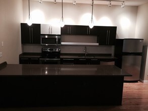 623 W Walnut St-Unit -406 in Springfield, MO - Building Photo - Building Photo