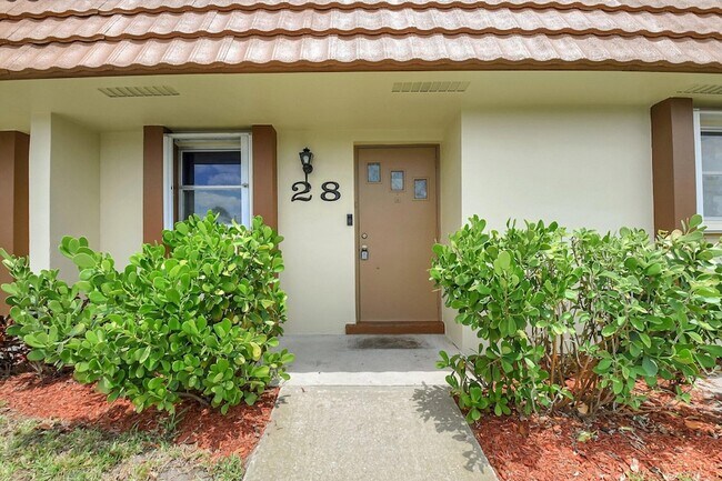5730 Fernley Dr E, Unit C-605 in West Palm Beach, FL - Building Photo - Building Photo