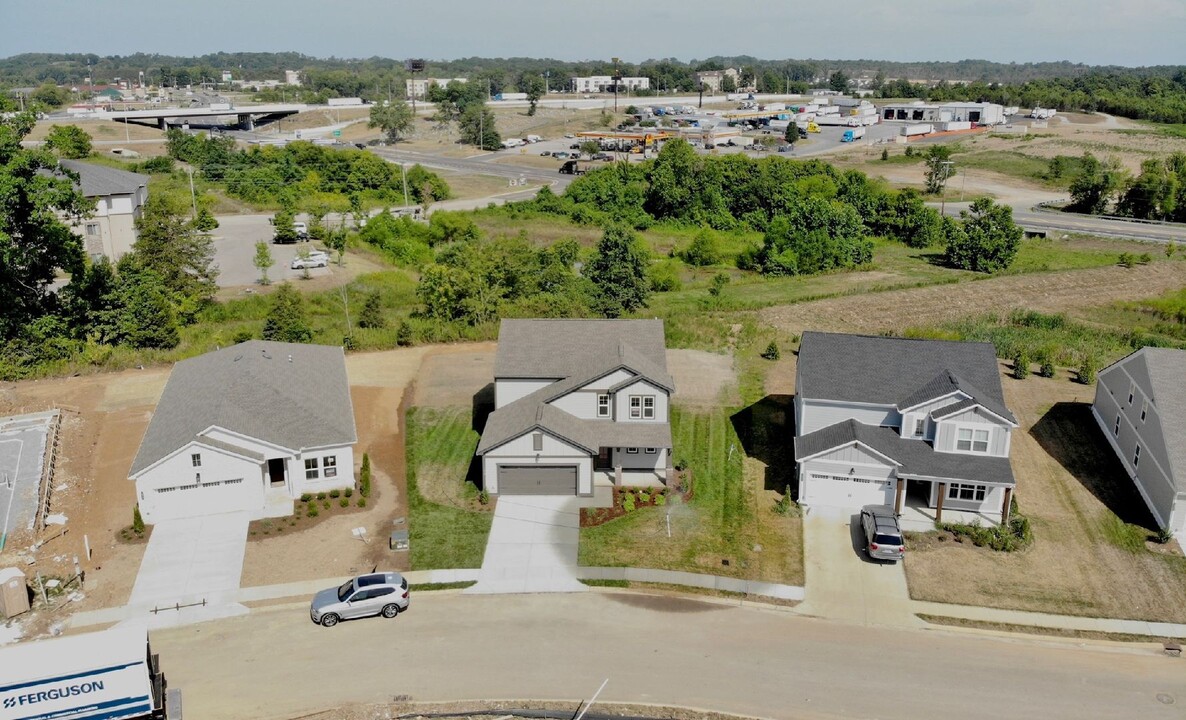 1910 Hildebrand Ln in Columbia, TN - Building Photo