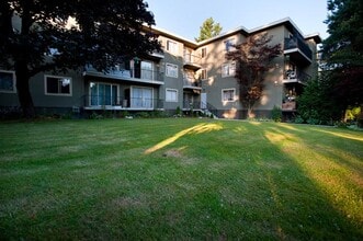 Park Crest in Burnaby, BC - Building Photo - Building Photo