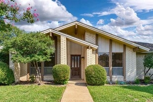 2121 Stone Creek Dr in Plano, TX - Building Photo