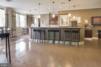 2451 Midtown Ave, Unit 610 in Alexandria, VA - Building Photo - Building Photo