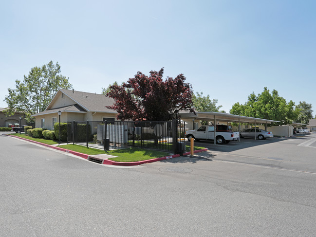 Sierra Heartland Apartments in Clovis, CA - Building Photo - Building Photo