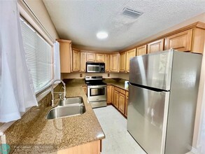 18435 Spanish Isles Ct in Boca Raton, FL - Foto de edificio - Building Photo