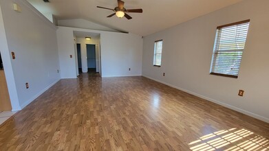 1588 Fawnwood Cir in Sarasota, FL - Building Photo - Building Photo