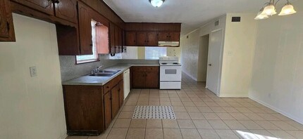 210 Ruby Ln in Longview, TX - Building Photo - Building Photo