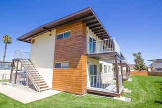 The Village in Oceanside, CA - Foto de edificio - Building Photo