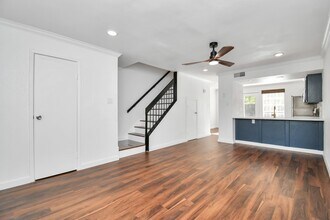 2002 Gentryside Dr in Houston, TX - Building Photo - Building Photo