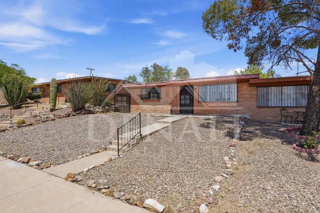 1808 W Caravelle Rd in Tucson, AZ - Building Photo - Building Photo