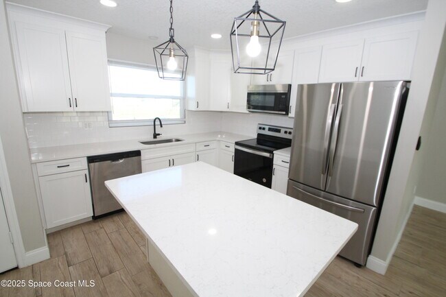 1561 Rachel Ave SE in Palm Bay, FL - Building Photo - Building Photo