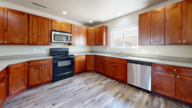 Strata Estates of Williston