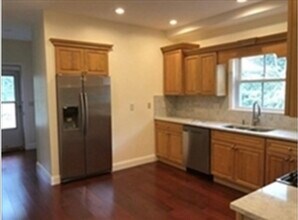 153 Walnut St, Unit 1 in Newton, MA - Building Photo - Building Photo
