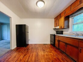 423 E Dartmouth Ave in Muncie, IN - Building Photo