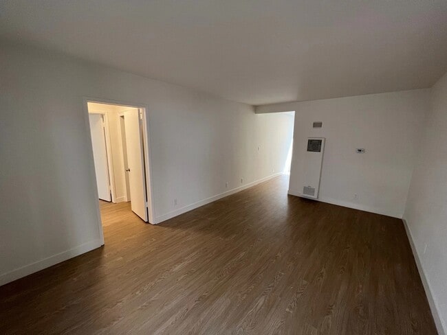 12714 Matteson Ave in Los Angeles, CA - Foto de edificio - Building Photo