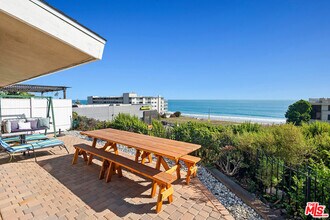 22609 Pacific Coast Hwy in Malibu, CA - Building Photo - Building Photo