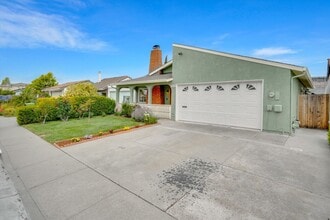 32980 Lake Mead Dr in Fremont, CA - Building Photo - Building Photo