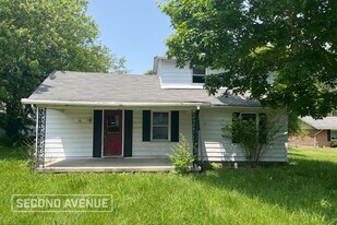 111 Swanson Dr in New Lebanon, OH - Building Photo