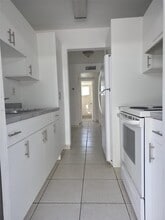 2040 NE 170th St in North Miami Beach, FL - Building Photo - Building Photo