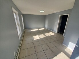 16 Amity St in Paterson, NJ - Building Photo