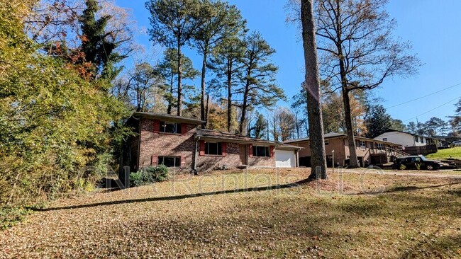 property at 3146 Vandiver Dr