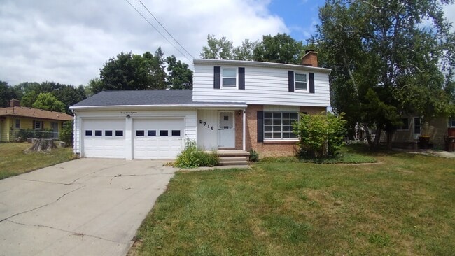 property at 2718 Roseland Ave