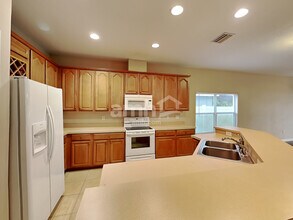 12122 Fern Blossom Dr in Gibsonton, FL - Building Photo - Building Photo