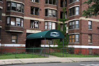 Genesis Towers in Newark, NJ - Foto de edificio - Building Photo