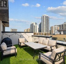 32 Fieldway Rd in Toronto, ON - Building Photo